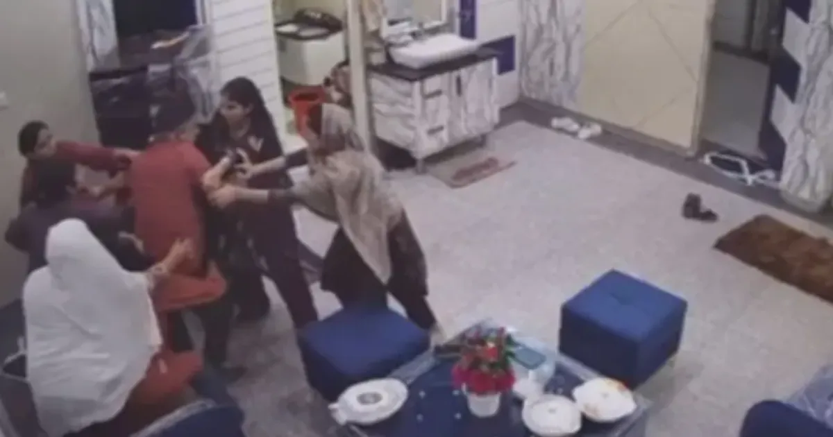 Seven Women Corner and Thrash Intruder Who Entered Moradabad Doctor's Home on Eid