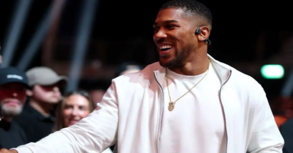 Joshua Attends Chisora vs Wilder Bout at O2 Arena in First Outing Since December Car Crash