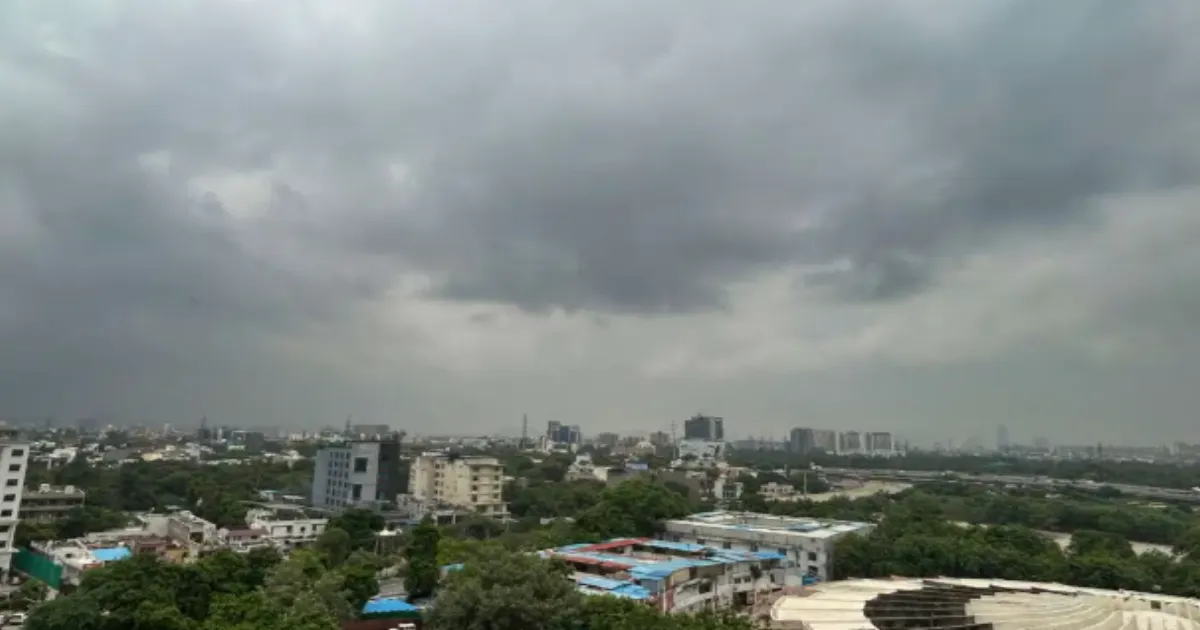  Delhi Weather April 5: Overcast Skies, 30–32°C Max, Light Rain Likely With Gusty Winds Today