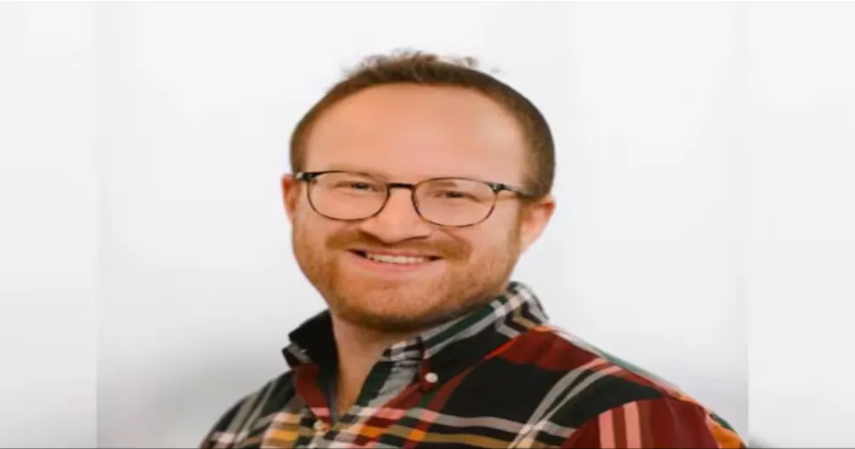 US Startup Founder Crossed a Line by Texting an Employee Mid-Wedding — The Internet Made Sure He Knew It