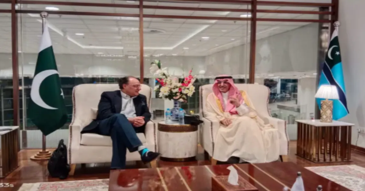 Saudi Arabia and Qatar to Inject $5 Billion Into Pakistan's Fragile Foreign Reserves