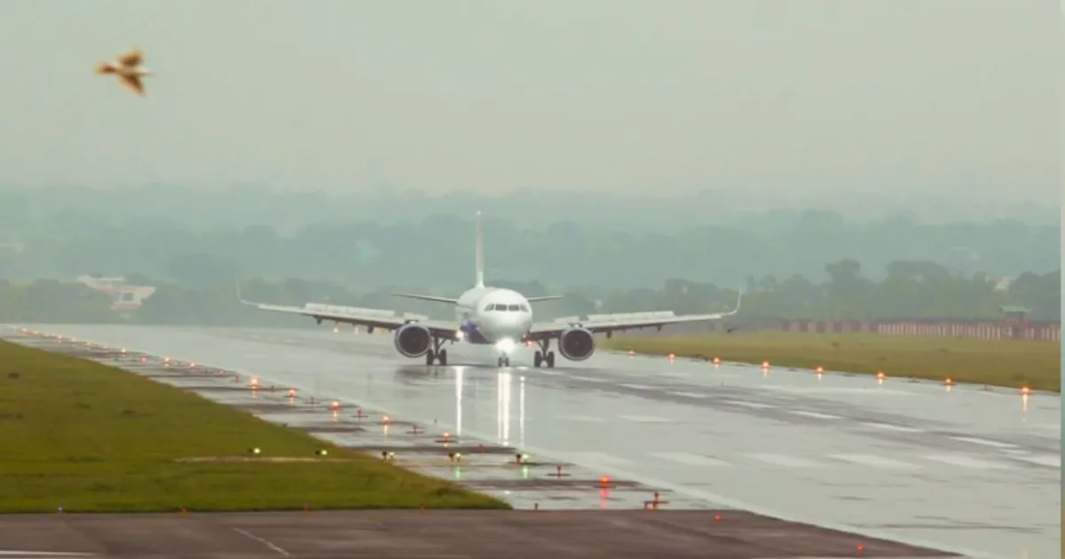 Technical Snag Forces Flight Diversion; Passengers Panic During Four-Hour Mid-Air Hold