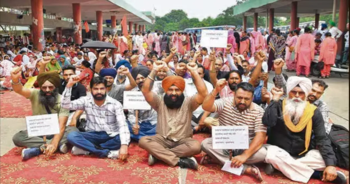 Punjab's Job Crisis Laid Bare: Hundreds Queue for 117 Temporary Pind Clinic Vacancies