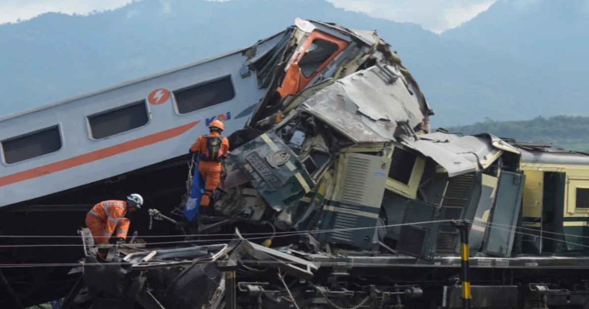 7 Dead, 80+ Injured as Two Trains Collide Near Jakarta; Rescue Ongoing