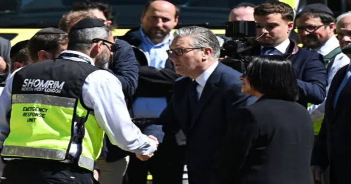  UK PM Keir Starmer Heckled in North London After Knife Attacks Leave Two Men Hospitalised