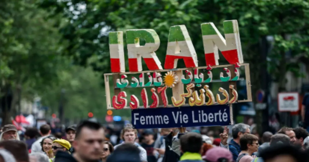  Iran Eases Conditions For US Peace Talks Yet Postpones Nuclear Issue, WSJ Reports