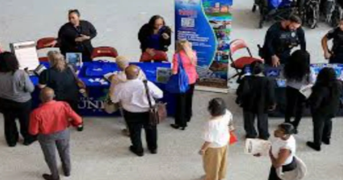 US Jobs Market Shows Resilience Amid Iran War Tensions; April Report Expected to Accelerate