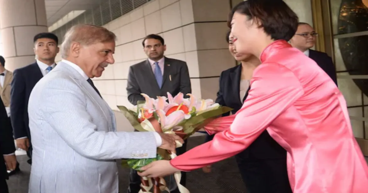 Pakistan Enlists China's Diplomacy to Broker US-Iran Deal; Sharif Heads to Beijing