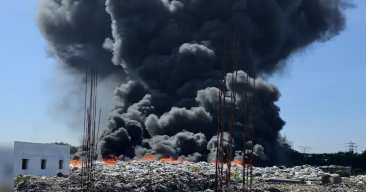  Massive Fire at Chennai's Pallikaranai Dumpyard Sends Toxic Smoke Over Wetland, Residential Areas