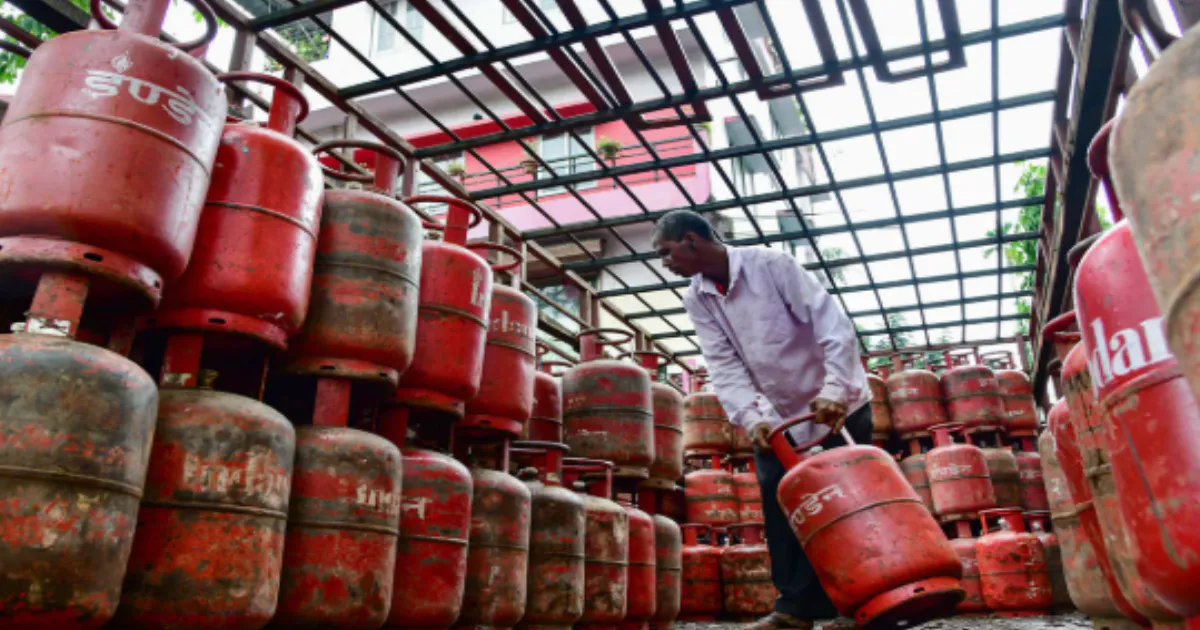 LPG Price Hiked by Rs 29; Delhi Cylinder Now Costs Rs 942 From June 7