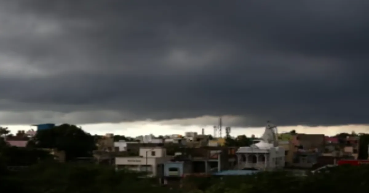 Mumbai Weather: IMD Predicts Light Rain and Thunderstorms Over the Next 48 Hours