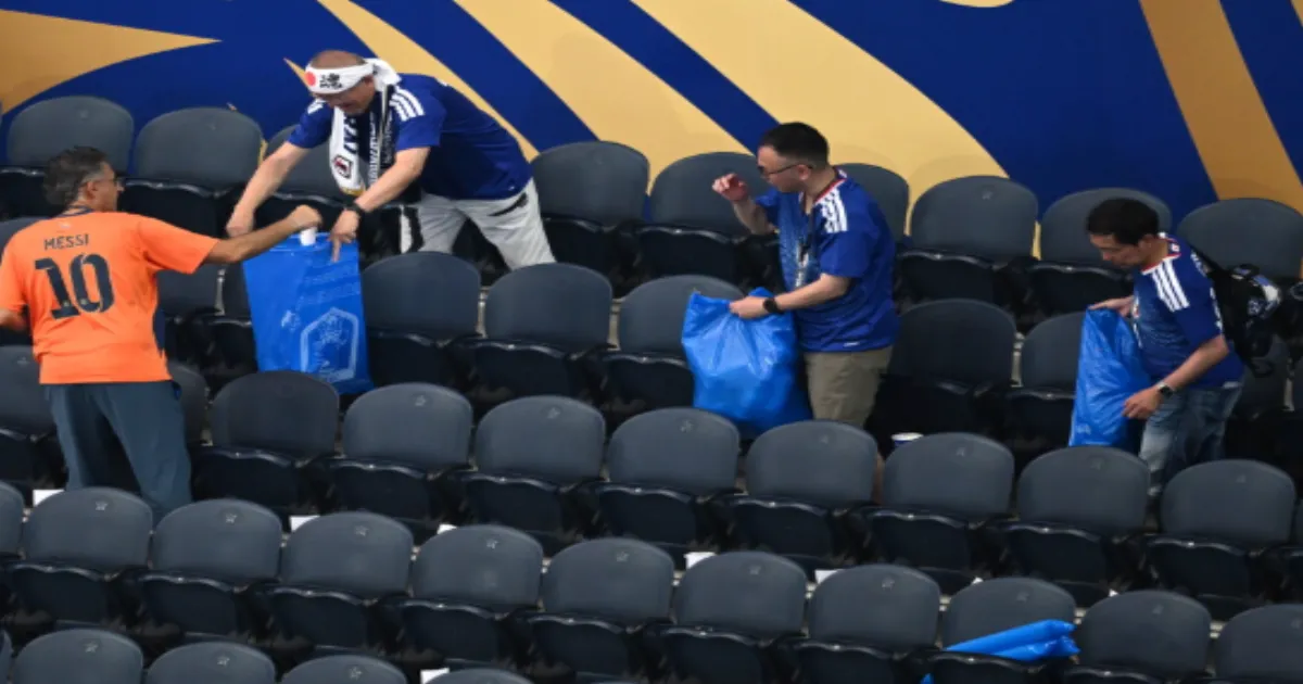  Japan's Stadium Cleanup Tradition Continues at World Cup Since 1998 Debut