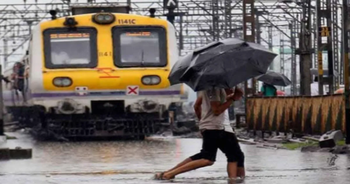 Mumbai Commuters Battle Delays and Overcrowding Amid Heavy Rain Chaos