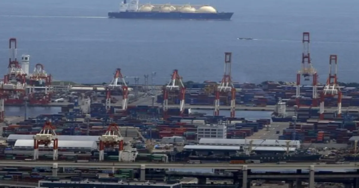  Qatar Pauses Ras Laffan LNG Output Increase After Tanker Attack