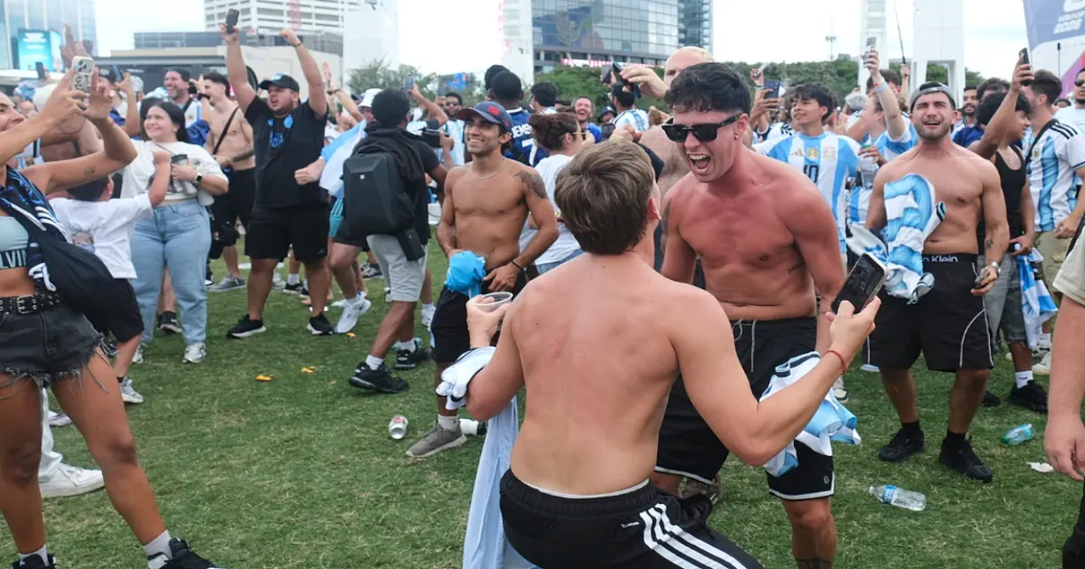 Argentina Fans Celebrate 2-1 Win Over England in World Cup Semifinal