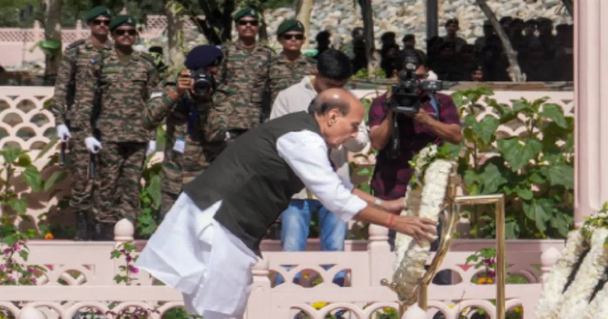 Defence Minister, Army Chief Pay Tribute at Kargil War Memorial