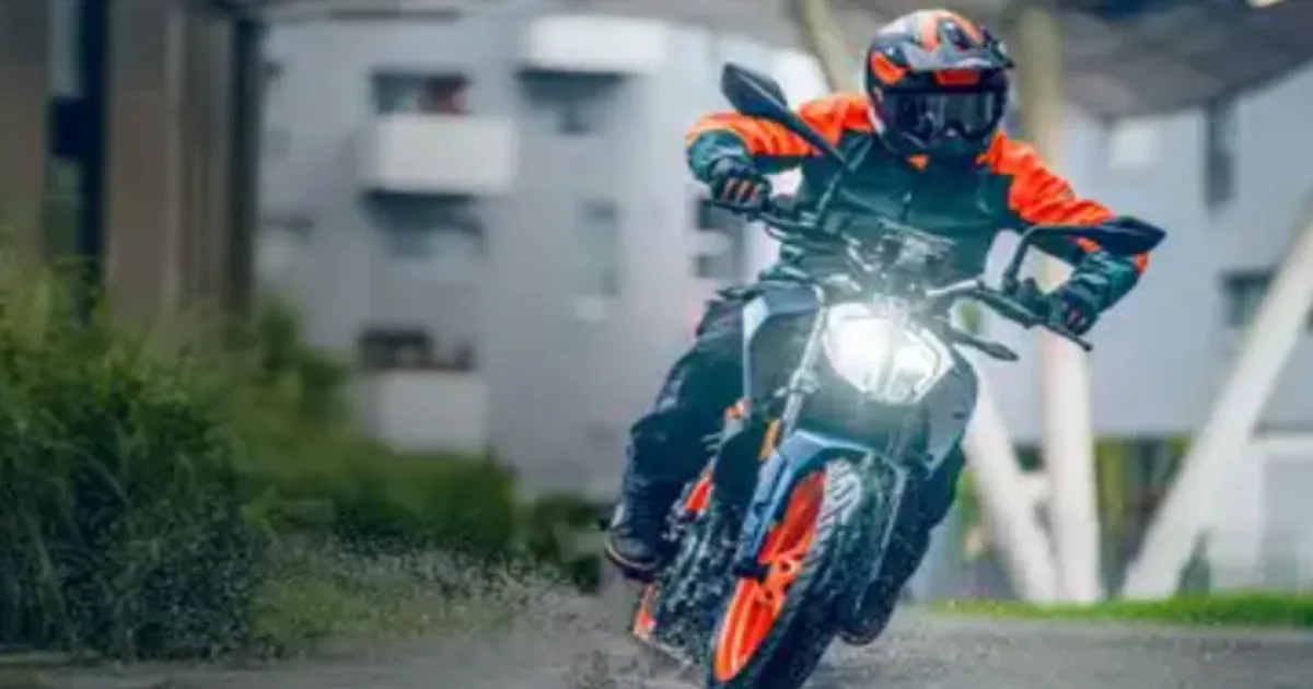 KTM RC 160 Price Hiked by Rs 15,000: Check New Cost vs Yamaha R15