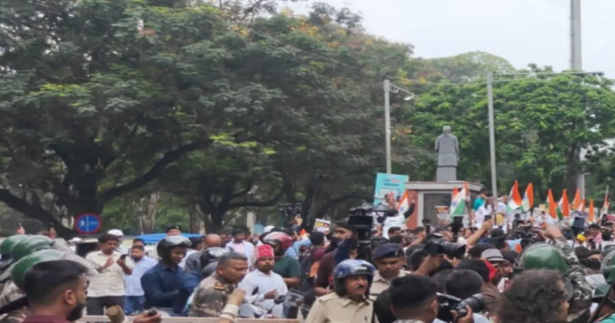 Jharkhand Students Breach Barricades, March Towards Assembly Over Paper Leaks