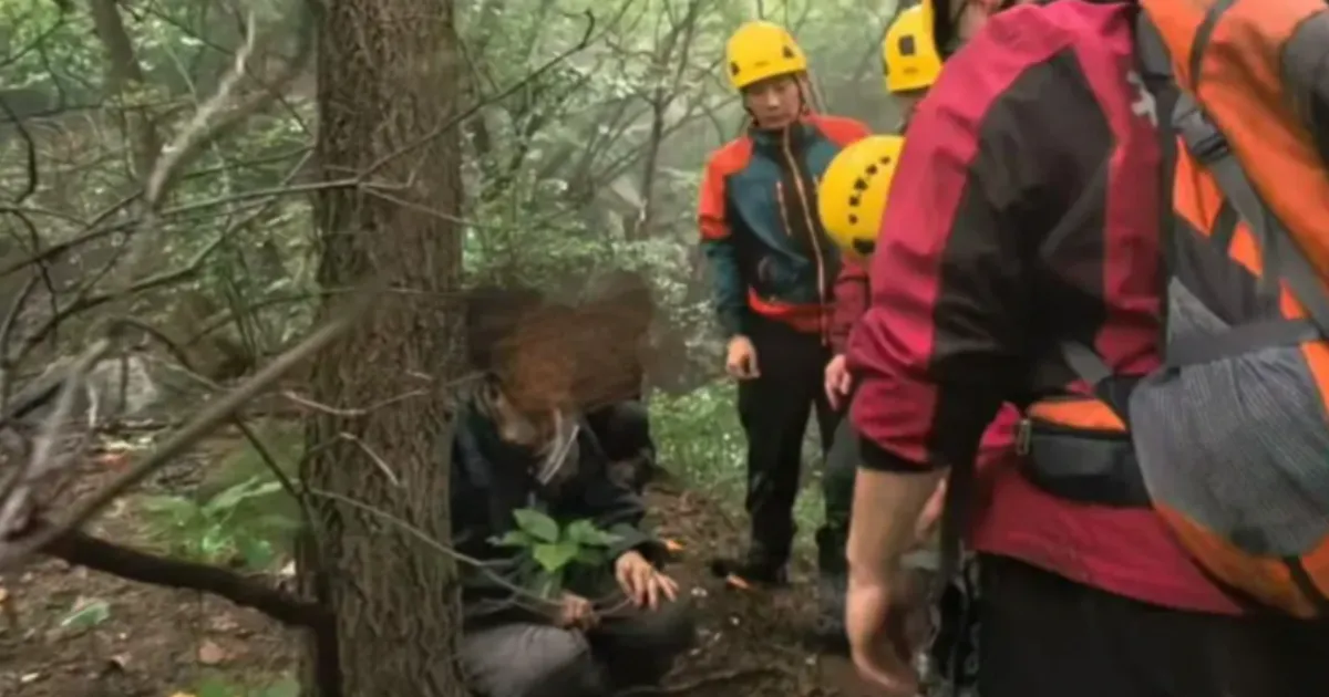 Beijing Pair Trapped 30 Hours After Ignoring Rescue Calls Due to Superstition