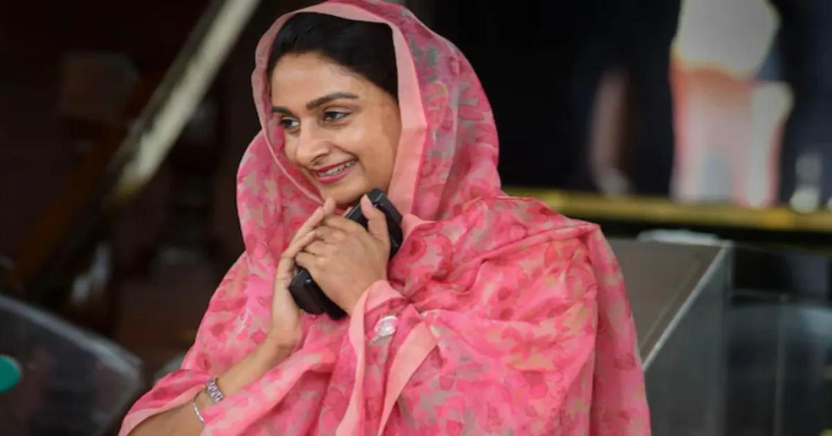 Harsimrat Kaur Apologises for Sacrilege, Turns Question Back on AAP and Congress