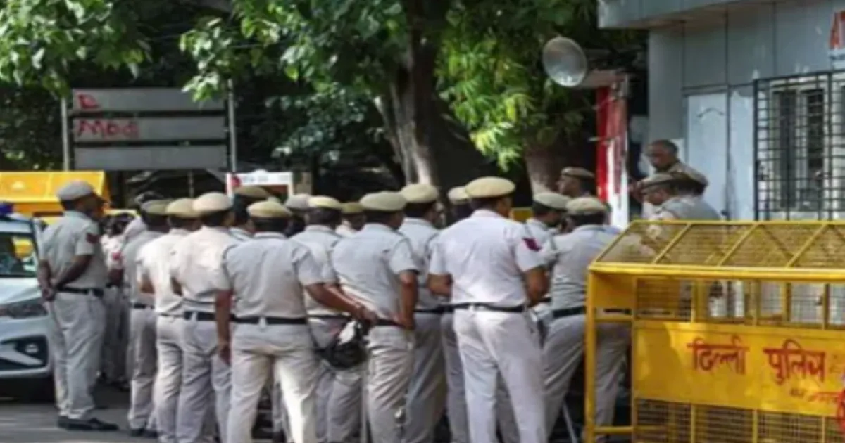Delhi Police Told Not to React As Protesters Try To Provoke Them on Camera