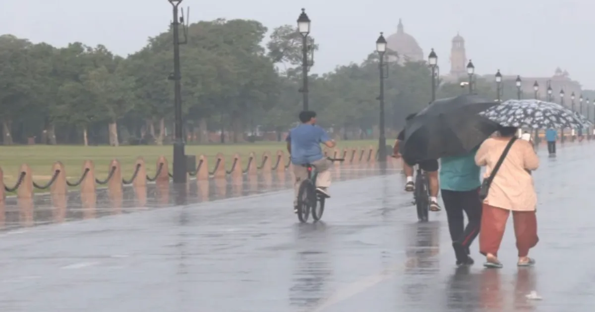 Delhi Wakes Up To Showers, Light Rain Recorded in Several Areas
