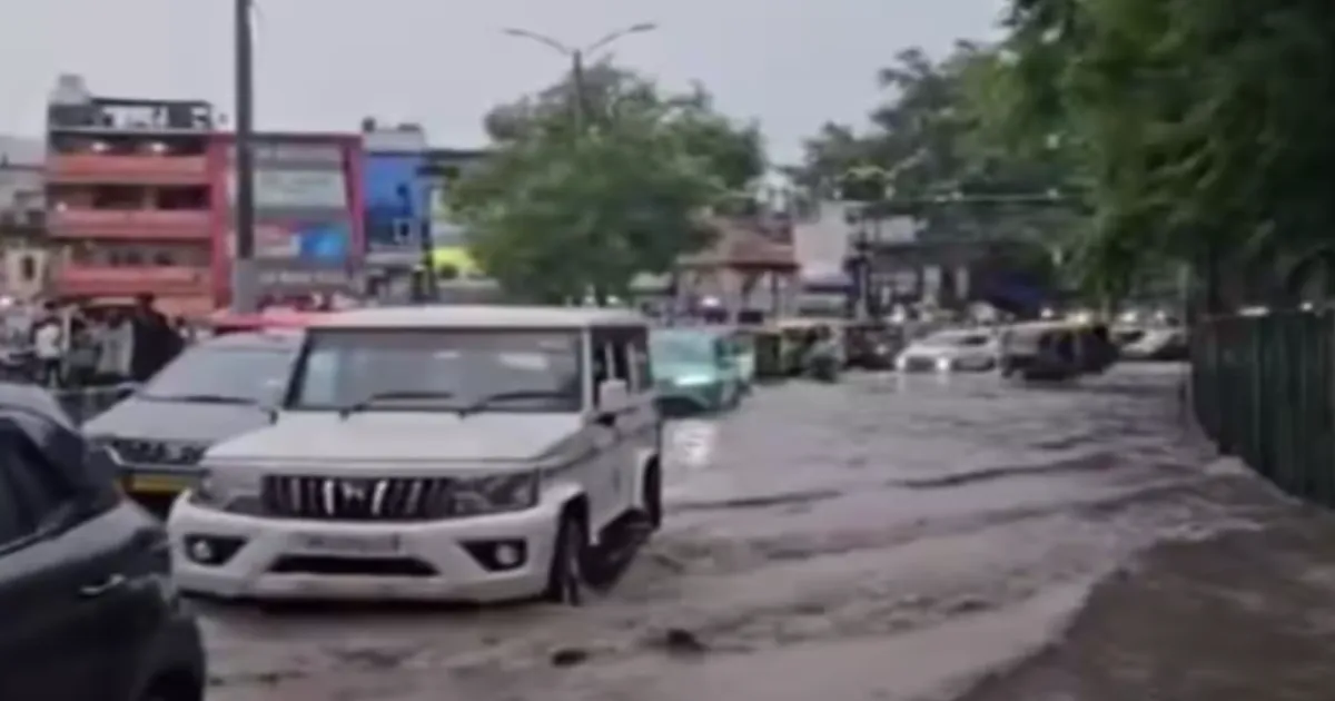 Gurugram Traffic Crawls as One Hour of Rain Triggers Widespread Waterlogging