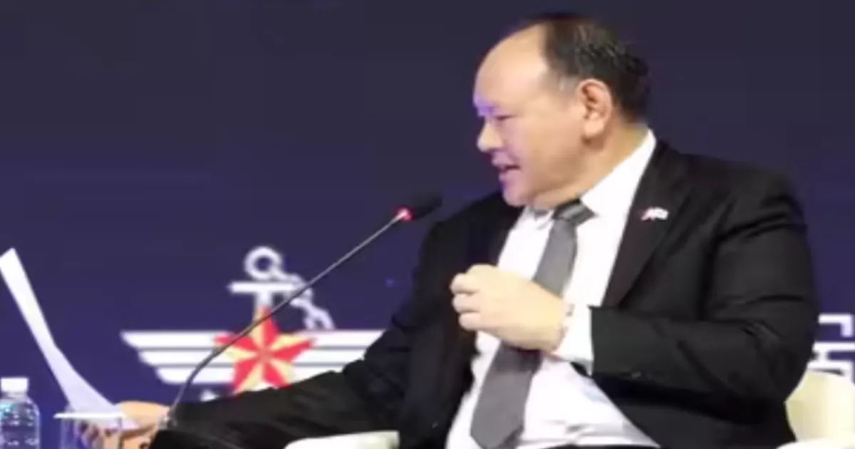 Philippines Defence Chief in Seoul: Reads China's Note, Then Condemns Beijing