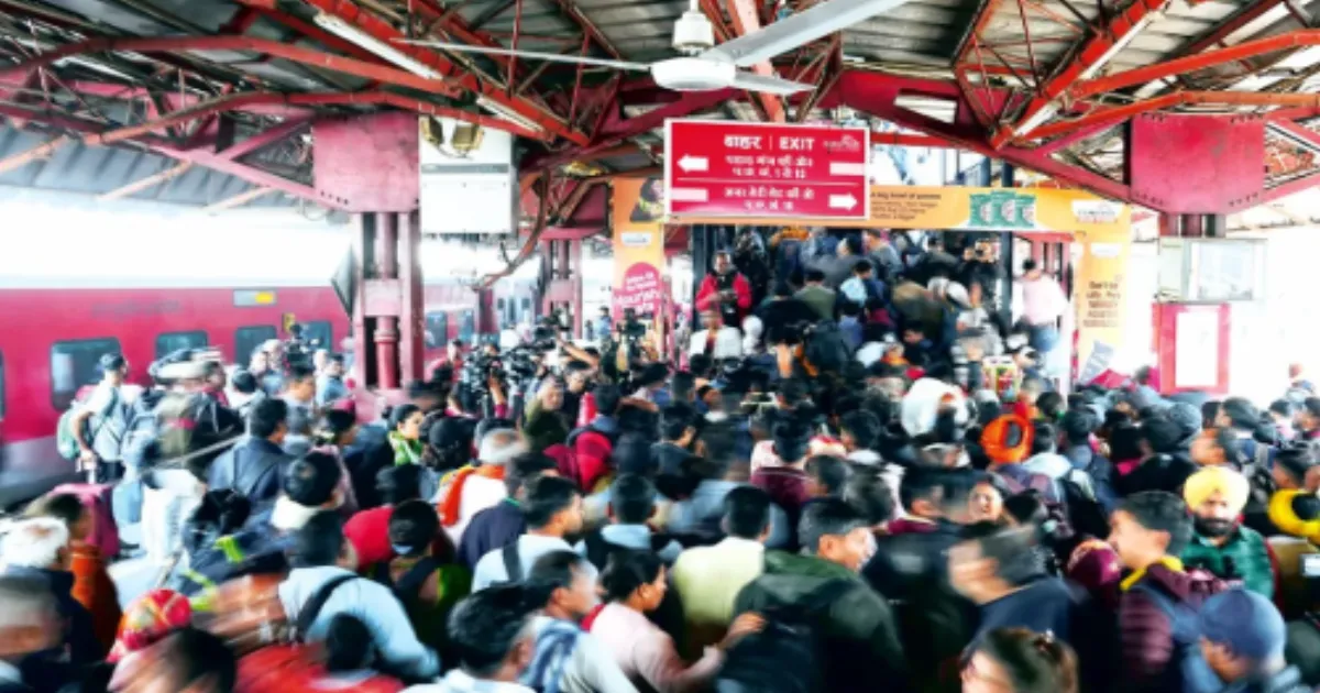 Over 5,000 Passengers Miss Trains Amid INDIA Bloc Protest in Delhi