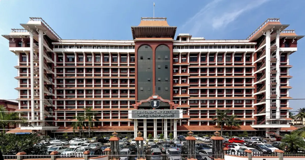 Kerala High Court Directs Police to Register FIR Against Pinarayi Vijayan in CMRL Bribery Case