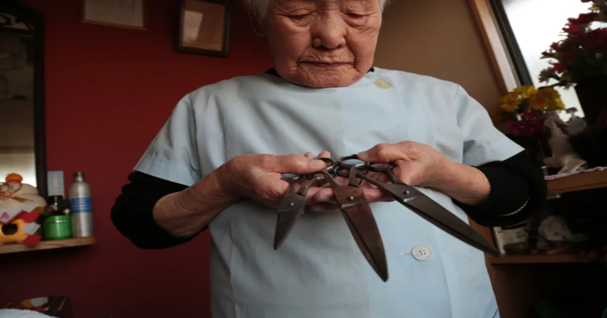 Meet 108-Year-Old Shitsui Hakoishi, The World’s Oldest Barber! 