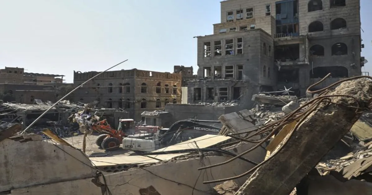 Israel Launches Airstrikes on Yemen’s Hodeida, Houthis Activate Air Defenses