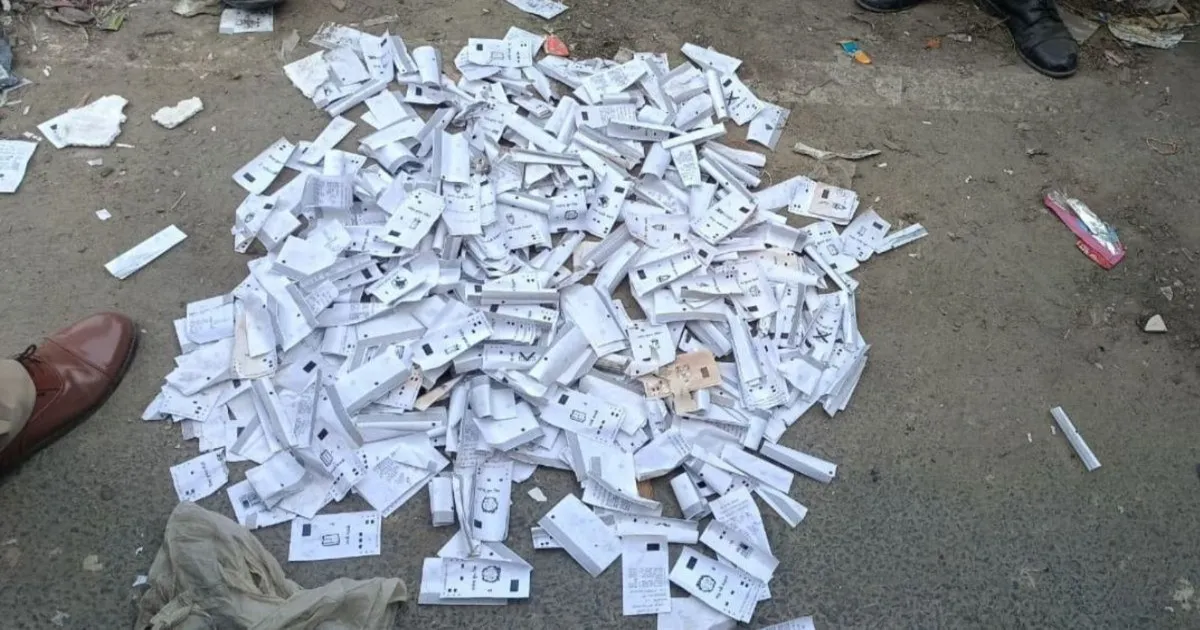 Hundreds of VVPAT Slips Found on Roadside in Samastipur, EC Assures No Threat to Bihar Polls