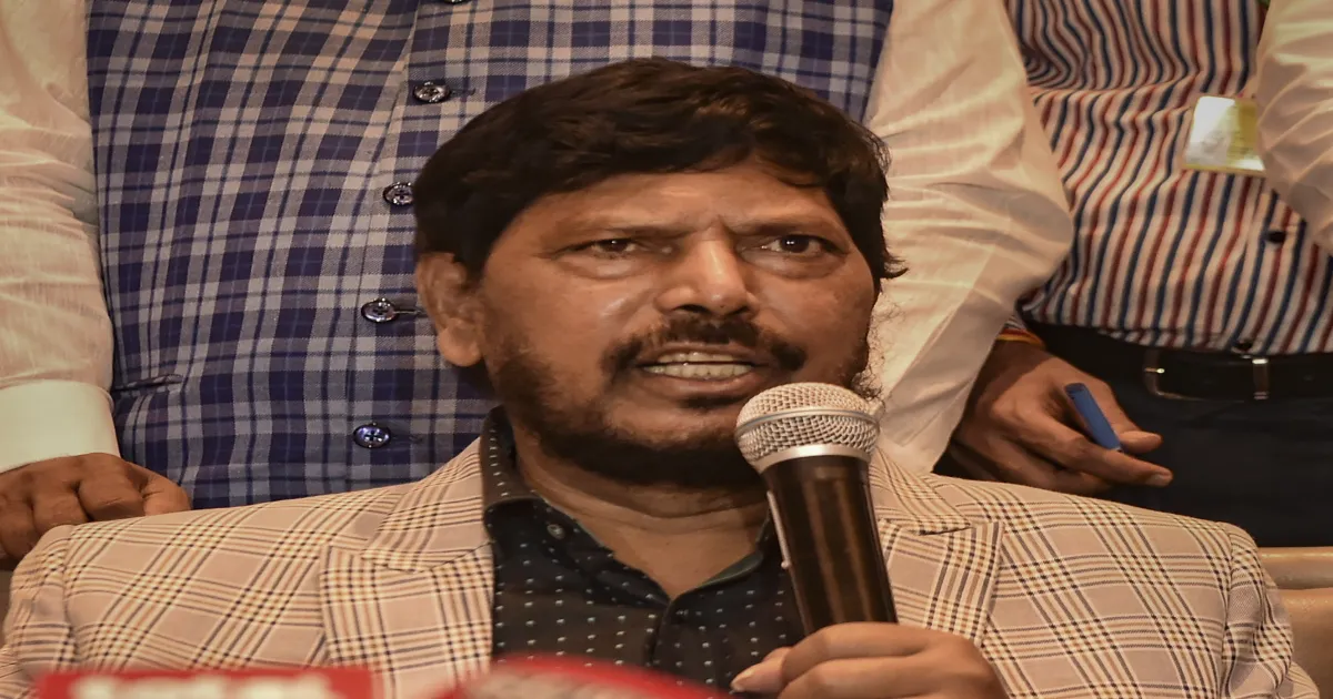 Athawale Predicts Mahagathbandhan Split, Sees NDA Advantage in Bihar Polls