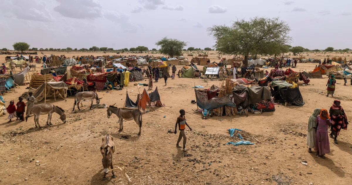 TRAGEDY AS MILLIONS OF HUMANS EAT DIRT!! Sudan's Starvation Crisis