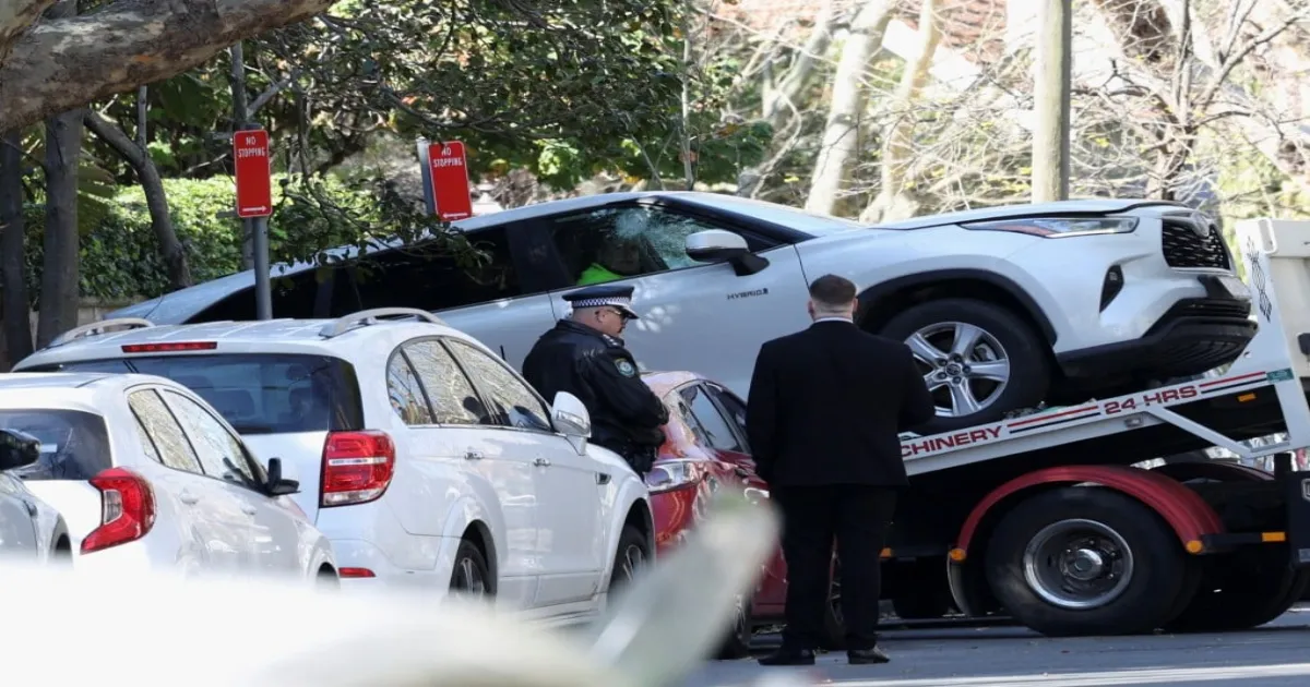 high-drama-at-russian-consulate-in-sydney-as-car-crashe