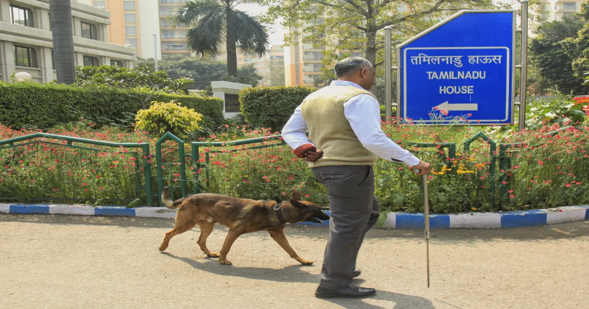 BOMB THREAT AT TAMILNADU HOUSE IN DELHI!! Diplomatic Enclave in Jitters