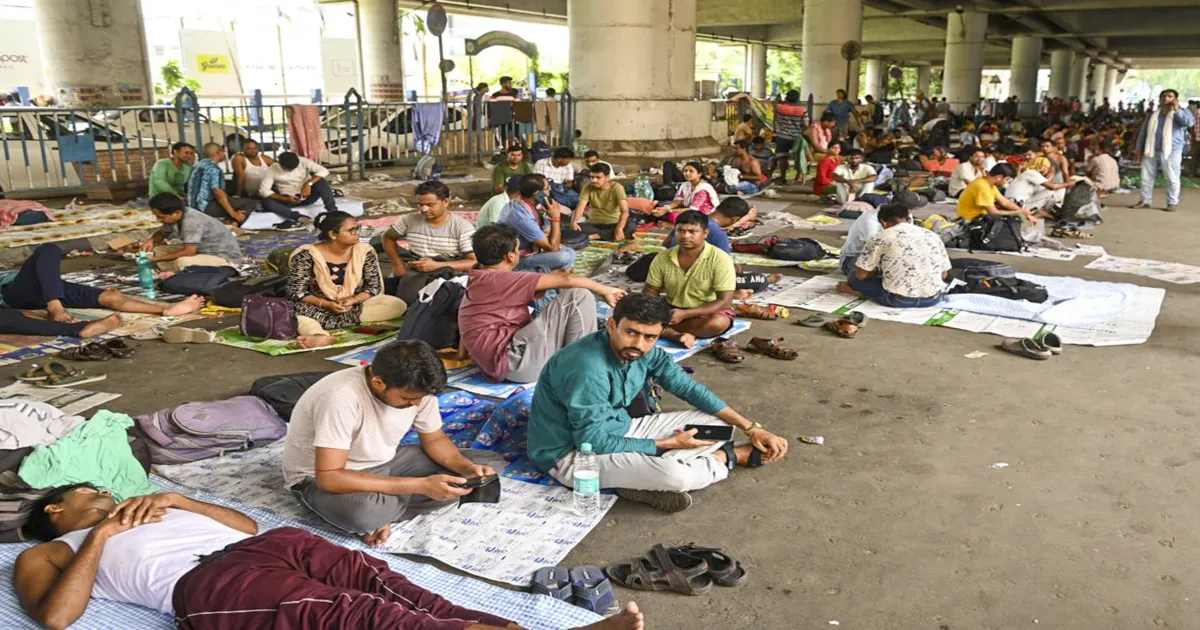 Jobless Teachers Persist with Protests Outside Bengal’s Bikash Bhavan