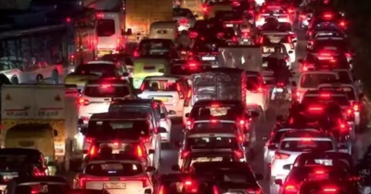 Sudden Street Demonstration Halts Transit Lines Across Major Gurugram Commercial IT Corridor