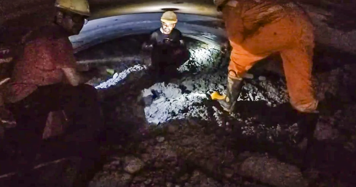 tunnel-collapse-horror-race-to-save-8-trapped-in-collap