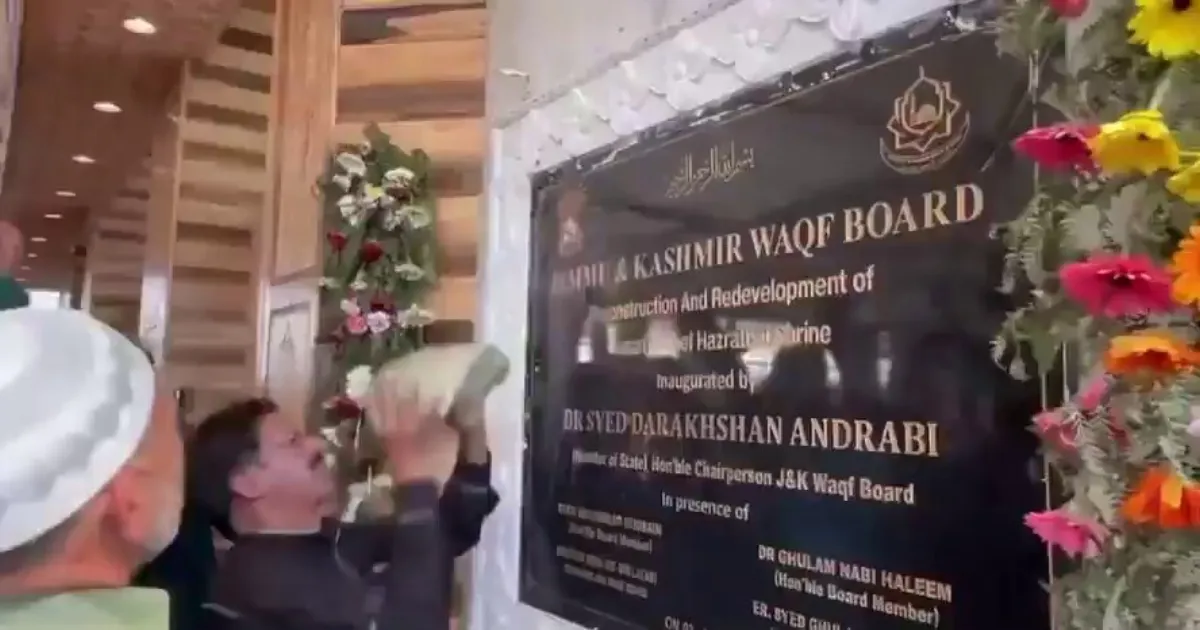 Ashoka Emblem Defaced at Hazratbal, Leaders Condemn Act