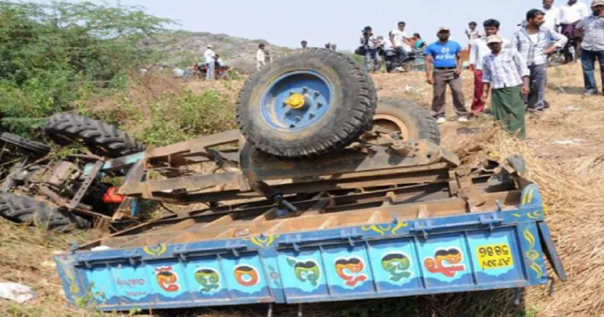 speeding-truck-injures-kanwar-pilgrims-in-up-crash