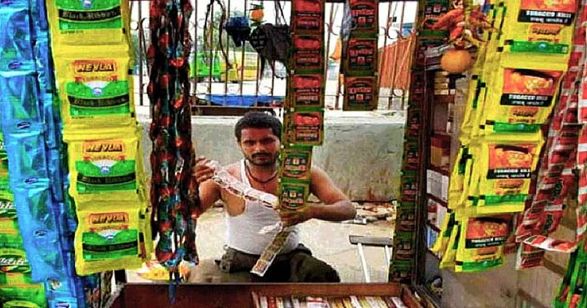 thane-police-nab-shopkeepers-with-banned-gutka-haul