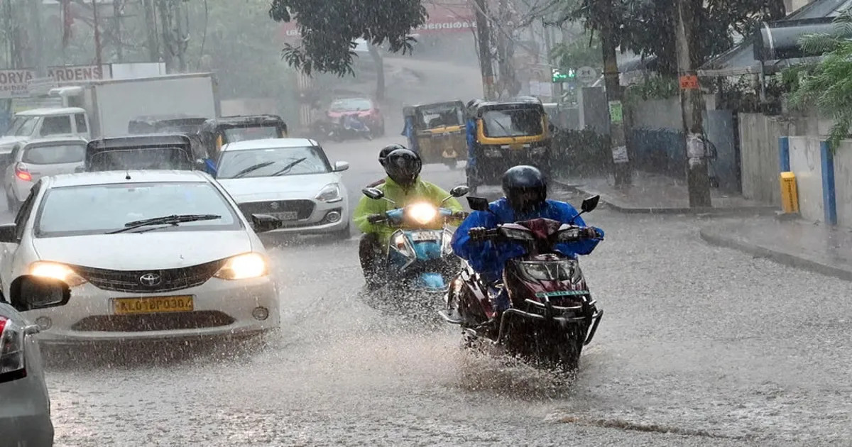 incessant-rains-flood-northern-kerala-disrupt-traffic