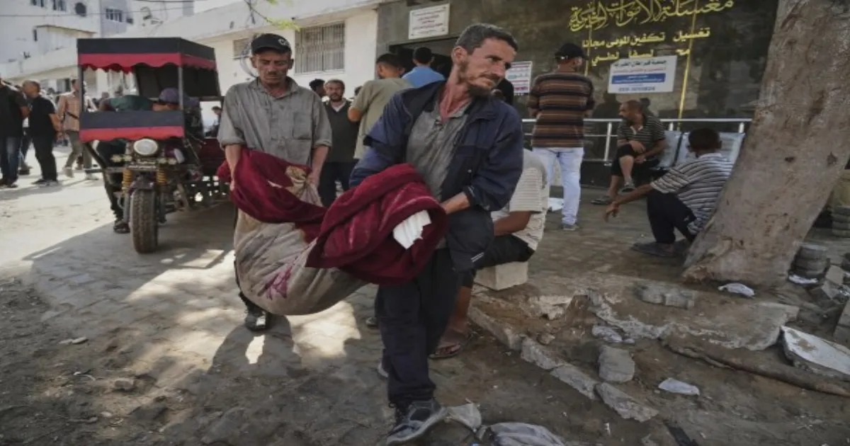 Israeli Strikes Kill 21 in Gaza, Deepening Humanitarian Crisis