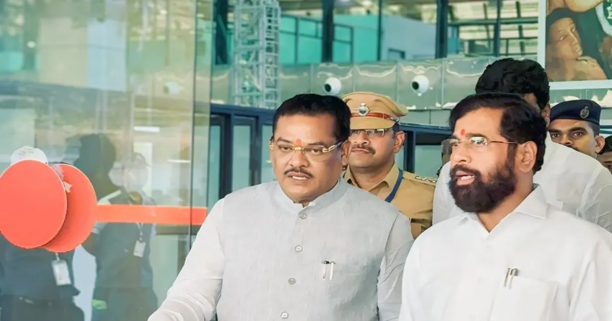 fadnavis-urges-ministers-to-end-turf-war-over-powers