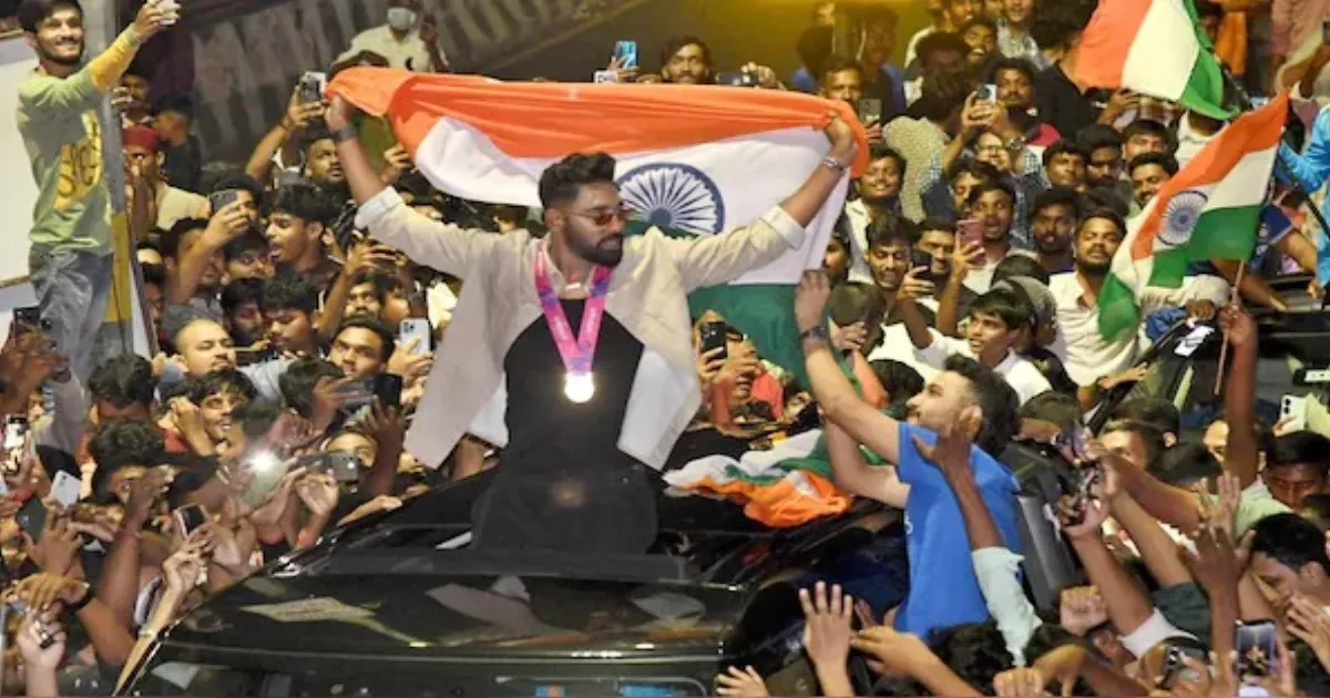 Hyderabad Hails Siraj: Fans Mob Cricket Hero After England Series Triumph