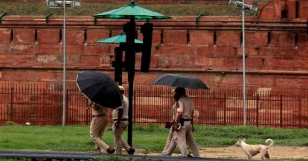 Delhi Police Stage Dummy Bomb Drill in Paschim Vihar Market!