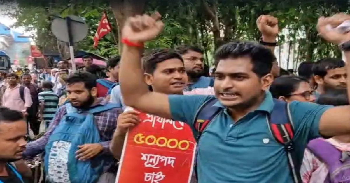 TET Qualifiers Protest in Kolkata Over Teacher Recruitment Delay