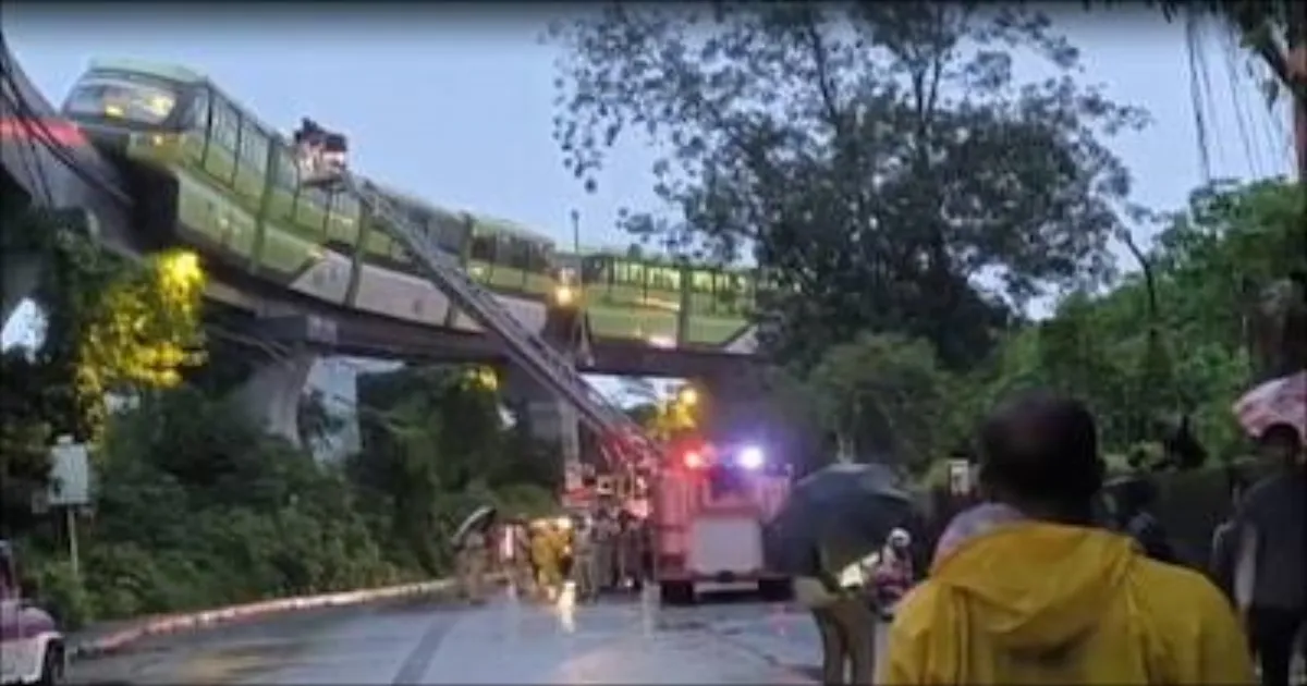 Power Outage Strands Mumbai Monorail Amid Heavy Rains